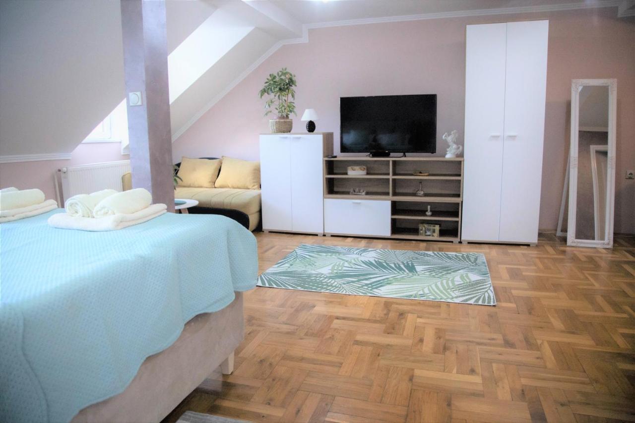 Garden Apartment ซูโบติกา ภายนอก รูปภาพ