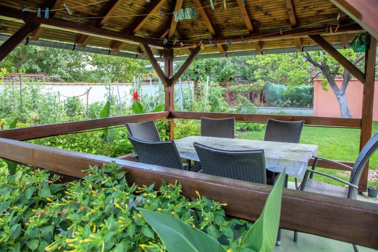 Garden Apartment ซูโบติกา ภายนอก รูปภาพ